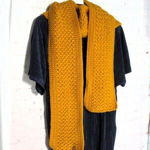 BEAUTIFUL HANDMADE GOLDEN YELLOW SCARF "WOOL AND SUGAR" 80"
